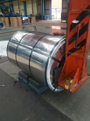 Las bobinas galvanizadas sumergidas calientes del acero, SOLDADO ENROLLADO EN EL EJÉRCITO enarenaron la bobina de acero 0,95 milímetro THK X 182m m WD G-550 Z-275
