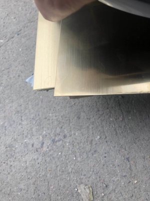 Superficie cortada a la medida inoxidable de la rayita de la hoja de acero del oro de Champán con la película 304 Inox del PVC