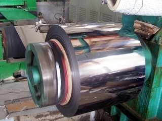 PPGI cubierto color galvanizó la longitud de las bobinas del acero inoxidable modificada para requisitos particulares