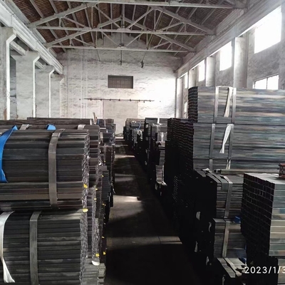 Tubo rectangular soldado de acero al carbono ASTM A500 50*50*3mm Tubo cuadrado ERW negro