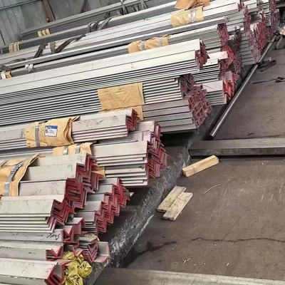 40x40x3mm ASTM A276 TP304 Barras angulares iguales e desiguales de acero inoxidable SS304 Barras angulares 18% Cr 8% Ni