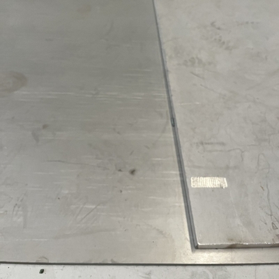 El tamaño de la placa de acero inoxidable es de 4 × 8 × 10 mm de espesor.