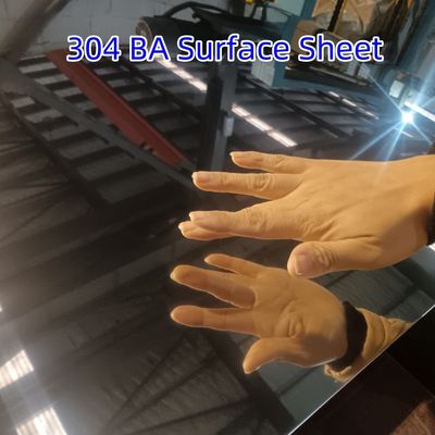 304 BA Superficie de espejo DIN1.4301 Hoja de acero inoxidable de metal 0,6 mm 1220 * 2440 mm