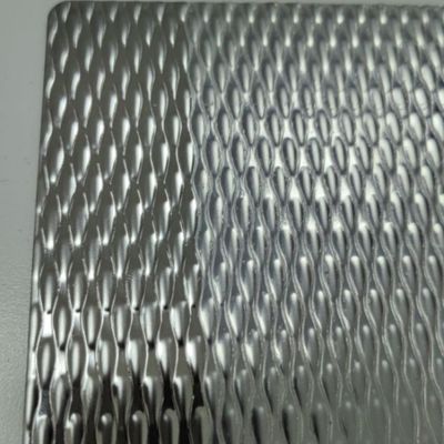 304  1.4301 1.0*1219*2438mm 8K Mirror Finish Stainless Steel Embossed Sheet Anti Slip Customized